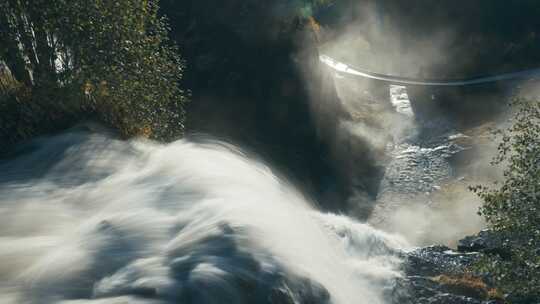 Skjervfossen瀑布的长曝光照片