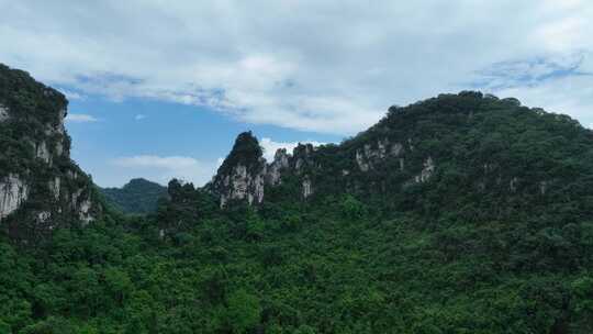 航拍柳州龙潭公园喀斯特地貌青山蓝天