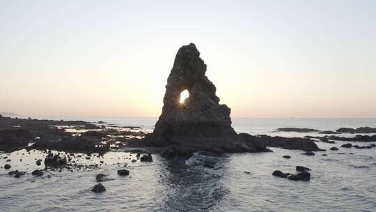 海边日出-海边礁石-青岛崂山石老人