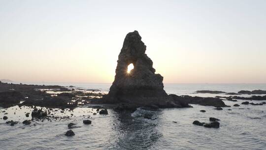 海边日出-海边礁石-青岛崂山石老人视频素材模板下载