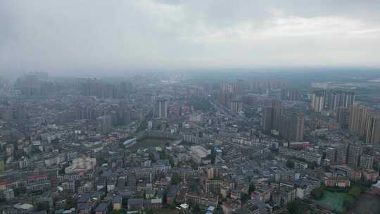 西南县城仁寿雨前一角