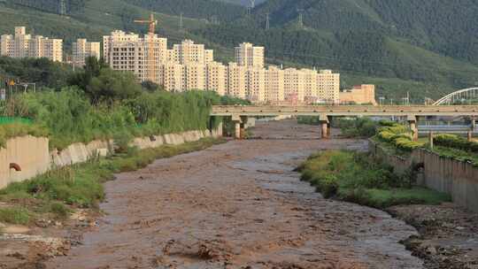 实拍暴雨后洪水 山洪  泥石流