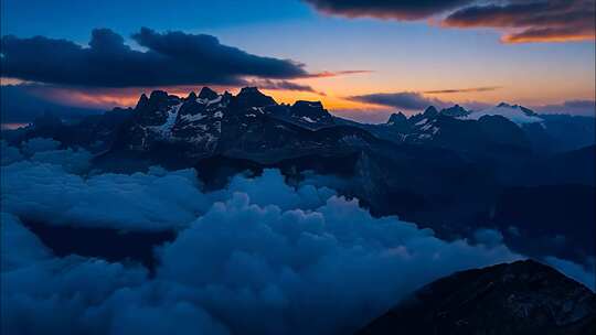 清晨早晨日出云海太阳升起云海云海日出云层