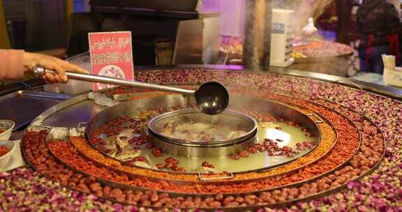 美味的玫瑰鸽子汤 喀什夜市新疆特色美食