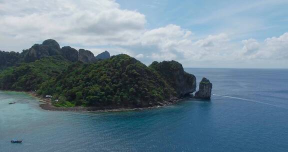 泰国旅游视频泰国普吉岛蓝色海水游艇礁石