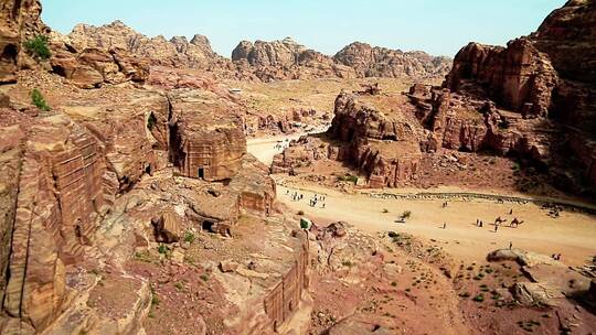 山脉中的古老城市