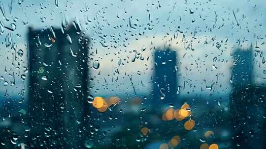 下雨天滴水城市下雨回南天玻璃水珠情绪