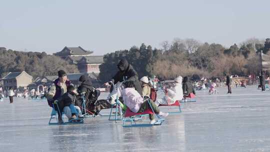 北京颐和园冰场冬季滑冰车