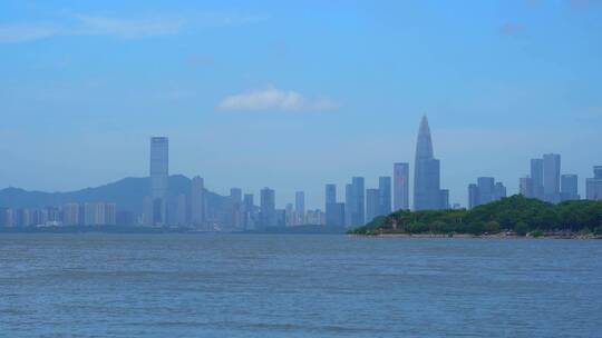 深圳湾公园海边游客滨海建筑高楼大厦
