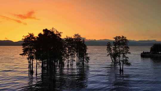 云南大理苍山洱海湖水日出