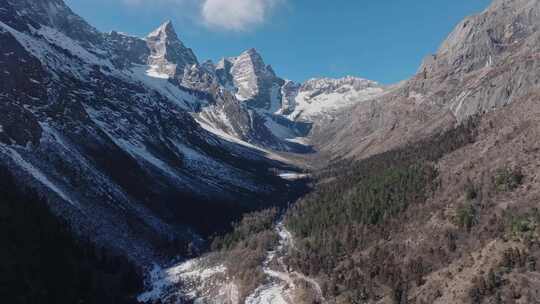 航拍冬天四川阿坝州毕棚沟景区雪景