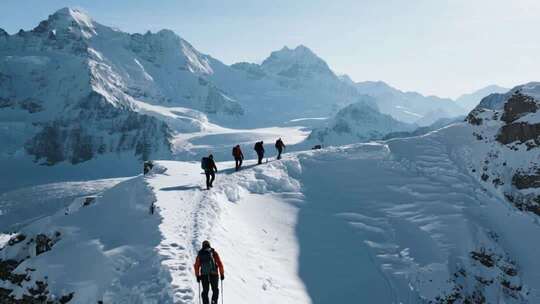 攀登雪山航拍日照金山唯美延时山河ai素材