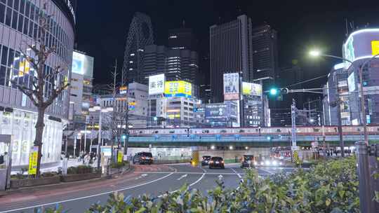 日本东京歌舞伎涉谷街道路口人流