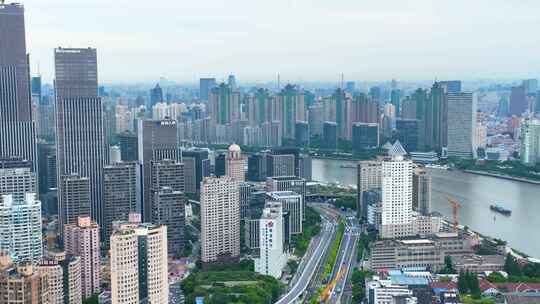 上海市黄浦区高楼大厦黄浦江南浦大桥桥梁车