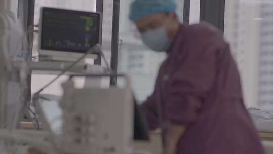 4K ICU病房医生抢救病人和护理病人视频素材模板下载