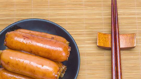 台湾烤肠美食4k镜头平移视频素材模板下载
