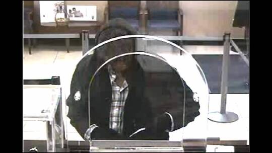 劫匪抢劫银行的监控录像视频素材模板下载
