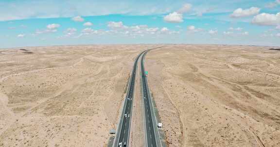 荒漠中的高速公路