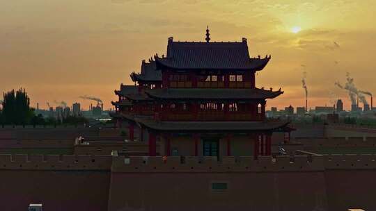 嘉峪关古建筑日落景象