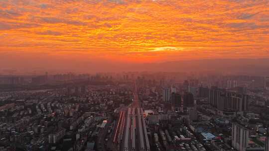 城市清晨日出彩霞火烧云