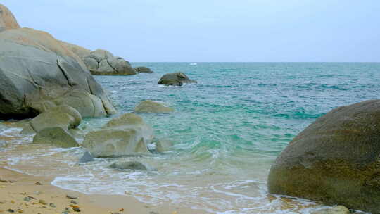 海边 沙滩 海浪  海岸 礁石 岩石