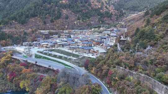 四川九寨沟彩林秋景和蓝色海子