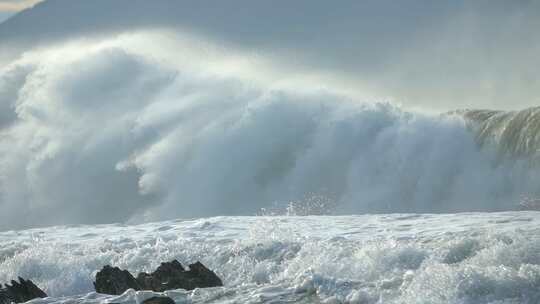 海浪拍打海岸大海浪花风浪大浪巨浪海啸_4K