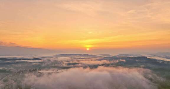 海南风光 夕阳日出云海 金色云层