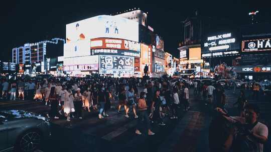 长沙黄兴路步行街夜景人山人海