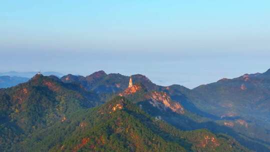 航拍巍峨山脉黎明风光