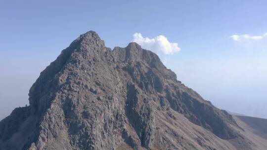 岩石山顶鸟瞰图