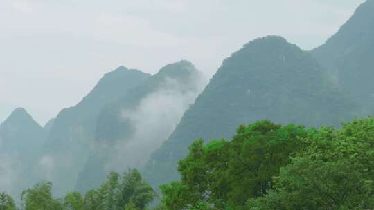 桂林山水阳朔遇龙河烟雨意境风光