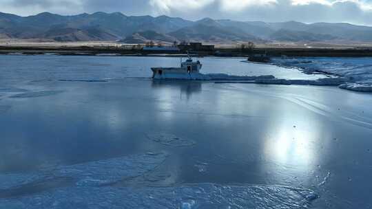 青海海南青海湖山峰湖面航拍视频