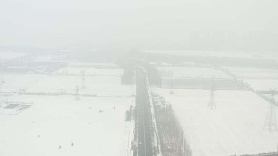 航拍雪景公路