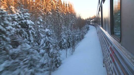 穿越加拿大北极的VIA铁路列车的视点