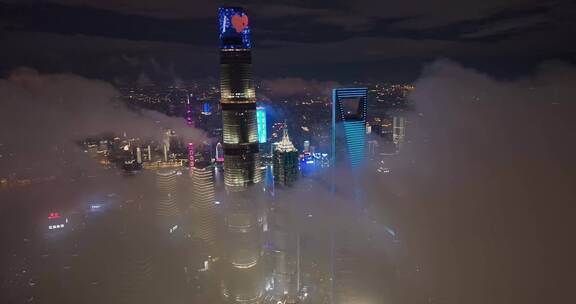 上海陆家嘴夏季夜晚平流雾