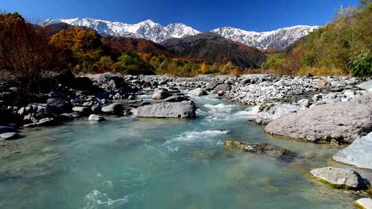 雪山小河流水溪流水流