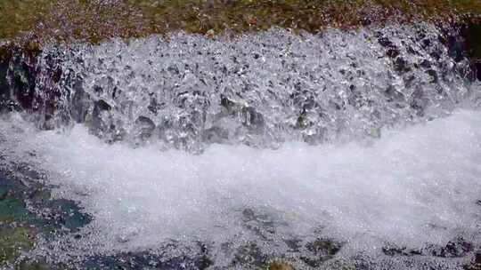 河边流水河流河水小溪山泉泉水水流升格美景