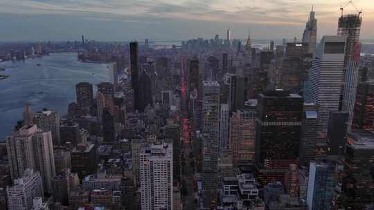 航拍纽约曼哈顿上东区市中心摩天大楼东河视频素材模板下载