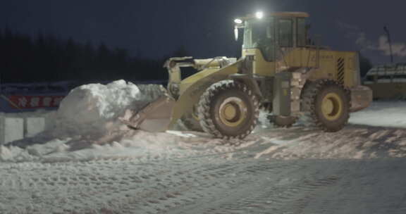 冬季铲车铲雪