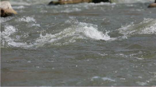 奔涌的河水  湍急水流   河中翻滚浪花 合集视频素材模板下载