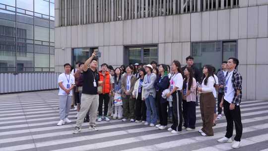 大疆 大学生 参观 体验 无人机