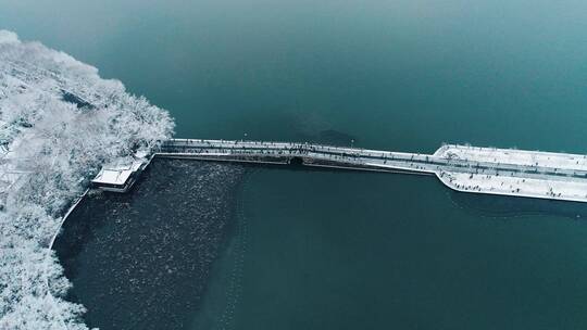 西湖断桥残雪