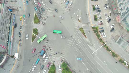 湖南省怀化市舞水路十字路口交通车流航拍