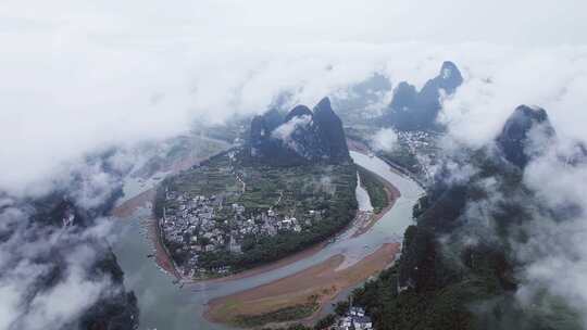 桂林山水烟雨漓江兴坪古镇航拍风光4K