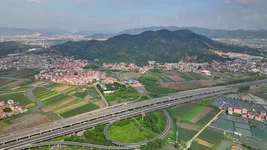 航拍福建漳州龙海高速公路穿过乡村田园风光