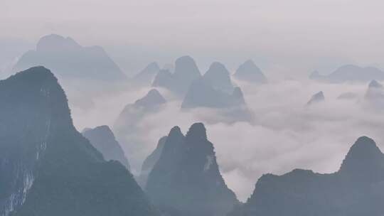 烟雨桂林漓江清晨烟雾穿云阳朔云海航拍