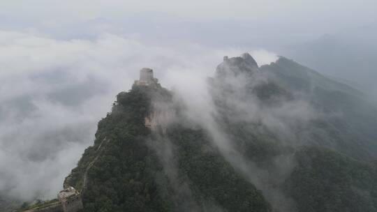 航拍雨后的北京密云司马台长城云海