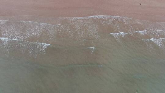 航拍沙滩海浪大海海洋