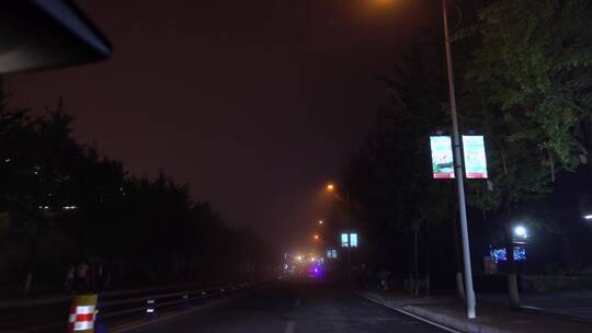 重庆仙女山夜间道路行车
